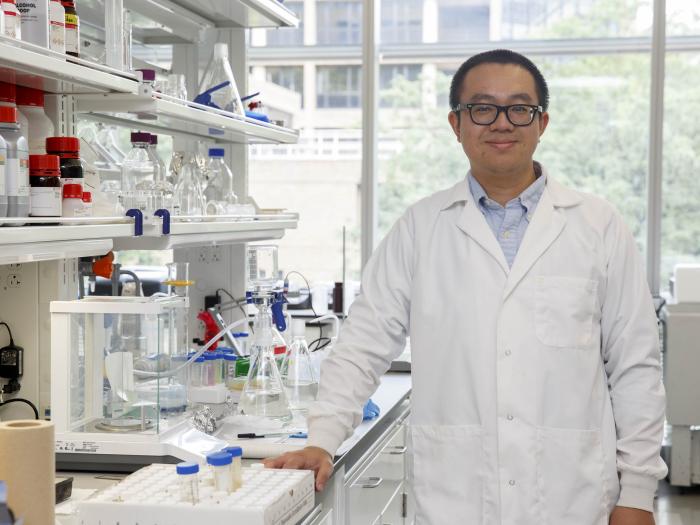 Danmeng Shuai in his lab
